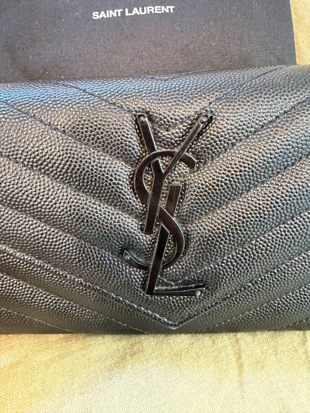 Yves Saint Laurent CASSANDRE MATELASSÉ envelope wallet in grain leather - Picture 2 of 8